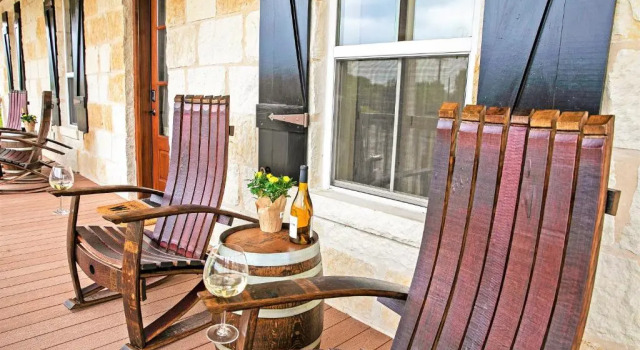 Коттедж Luxury On Main St! Stunning Home in Heart of Fred!