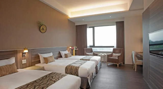 Трёхместный номер Standard Renyi Lake Hotel