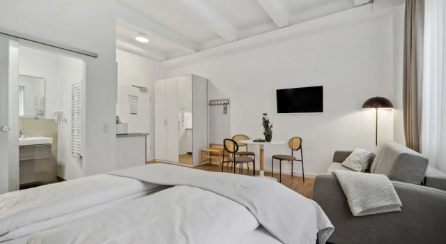 Люкс с балконом Limehome Munich Fritz-Erler Str
