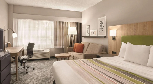 Двухместный люкс Country Inn & Suites by Radisson, Williamsburg East Busch Gardens , VA