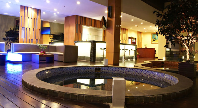 Sutanraja Hotel, Convention & Recreation, Rezerwuj Hotel Hotele w Sulawesi z wyżywieniem, Półpełne / Pełne wyżywienie