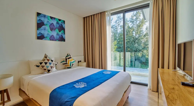 Modern 4 BR villa-golf view for family