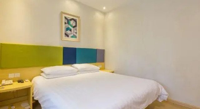 Home Inn (Nanjing Yunnan Road Metro Station Shanghai Road)