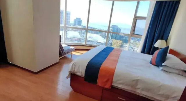 Номер Comfort East King Business Hotel