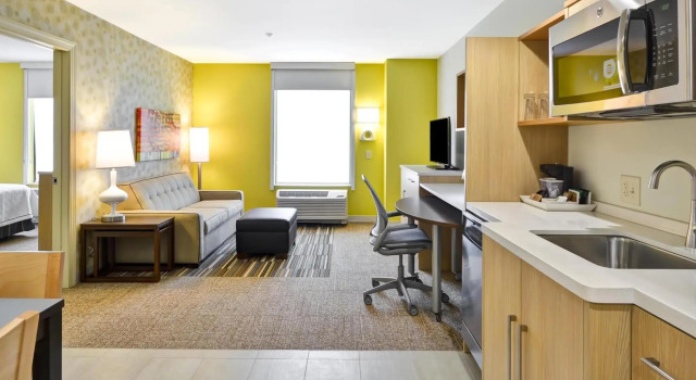Двухместный люкс Home2 Suites By Hilton Decatur Ingalls Harbor
