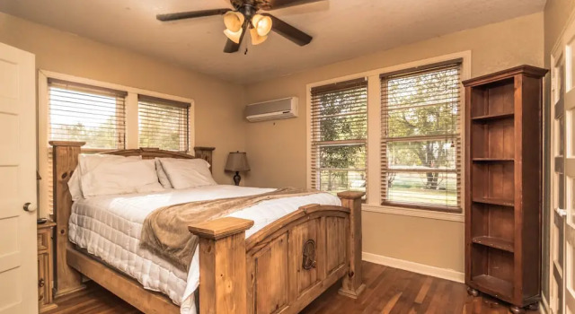 Geronimo Creek Retreat- Homestead Haus 3 Bedrooms 2 Bathrooms Cabin, Забронировать Дом для отпуска Сегин Greater San Antonio
