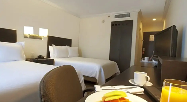 Четырёхместный номер Deluxe с видом на бассейн Fiesta Inn Cuernavaca