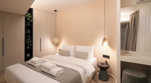 Cozy & Chic Stay Near Metro Station