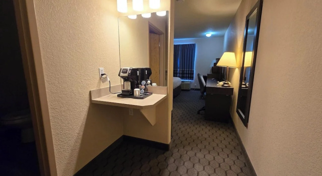Номер Standard Super 8 by Wyndham Swan River MB