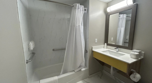 Двухместный номер Standard Days Inn by Wyndham Staten Island