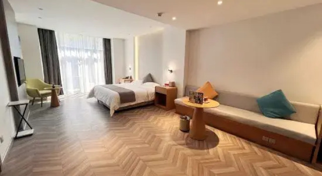 Люкс Luxury с балконом Taoyi Taoxin Hotel