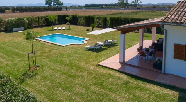 Villa Can Corme, Book Villa Sommerhuse i Sa Pobla, Hytte