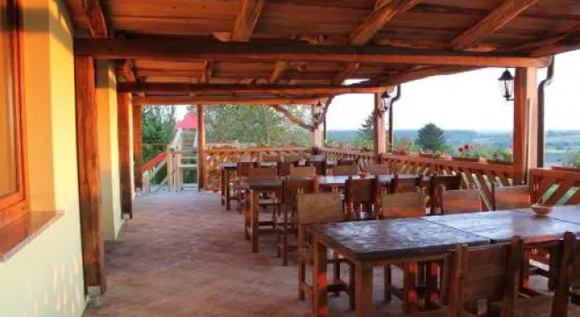 Rooms & Apartment Vinia, Rezerwuj Apartament Hotele w Bjelovar-Bilogora County z parkingiem, Parking