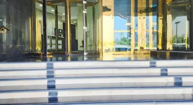 Bloom Hotel-Kuwait, Rezervați Hotel Hoteluri în Al-Kuwait cu parcare, aproape de Kuwait Universal Institute, Parcare