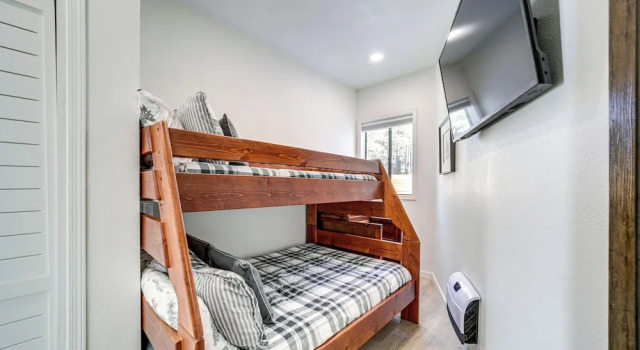 Коттедж Wraparound Deck & Poker Room: Cabin in Munds Park
