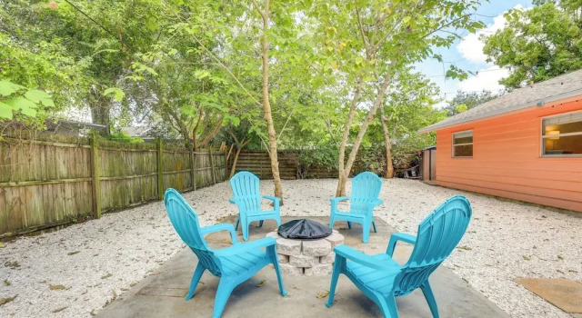Коттедж Boho-chic Sarasota Hideaway: Yard & Fire Pit!