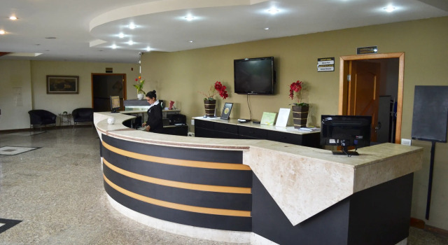 Colonial Plaza Hotel
