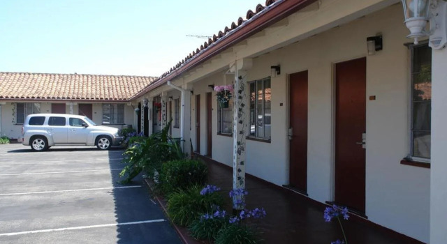 Americas Best Value Inn Golden Bear Inn