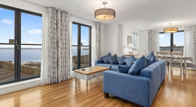 Апартаменты с балконом Apartment 8 Waterstone House - Luxury Apartment Sea Views Pet Friendly
