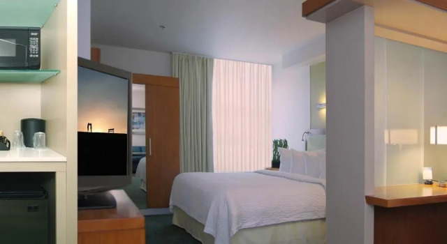 Люкс SpringHill Suites by Marriott Las Vegas North Speedway