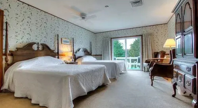 The Seaside Inn, Book Hotel Kennebunk Maine