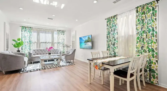 Stylish 3BR Irvine Oasis Family Friendly w Garage, Buchen Sie Ferienhaus Irvine Orange