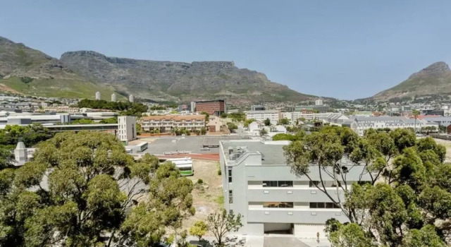 Апартаменты Designer 3 Peaks Apt Stunning Table Mountain Views