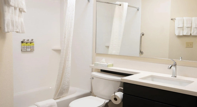 Двухместный люкс Candlewood Suites Bay City by IHG