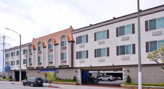 Кровать в общем номере Best Western Airport Plaza Hotel   LAX Airport LA Stadium
