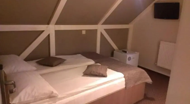 Hanul Cu Ursi, Rezerwuj Hotel  