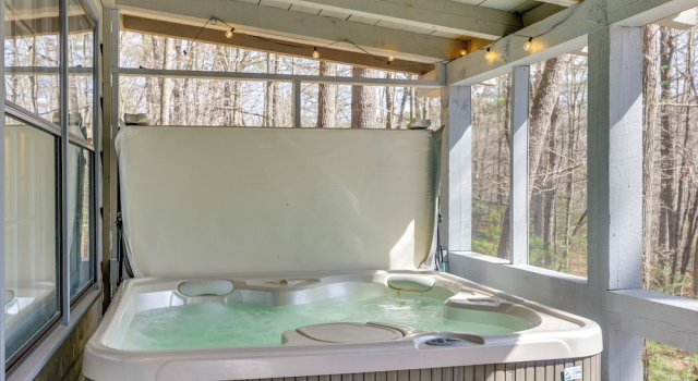 Коттедж с 2 комнатами 'peace of Aska' Cabin w/ Hot Tub & Fire Pit!