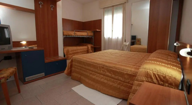 Четырёхместный номер Standard Hotel Athena