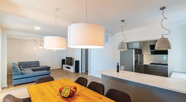 Nice Home in Zuljana With Wifi and 5 Bedrooms