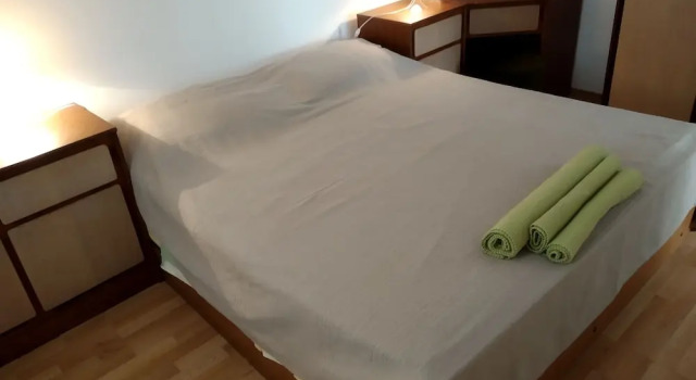 Apartment for 4 Guests Near the Beach in Biograd, Lovely Garden Modern Furnished, Забронировать Апартаменты/квартира Отели Биоград-на-Мору с парковкой, рядом с Частный Пляж «Кемп Сенди», Парковка