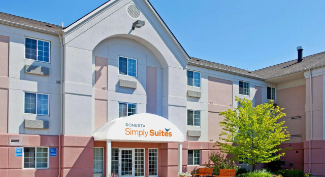 Кровать в общем номере Sonesta Simply Suites Detroit Ann Arbor