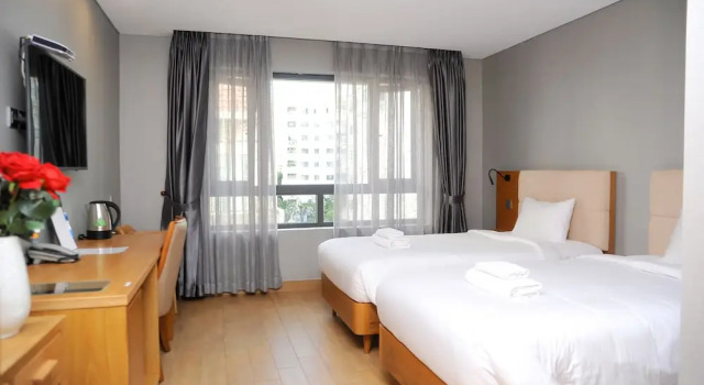 Двухместный номер Superior Imperial Saigon Hotel