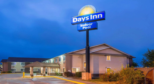 Days Inn by Wyndham Topeka, Reserva ahora Hotel Hoteles en Menoken con aparcamiento, Aparcamiento