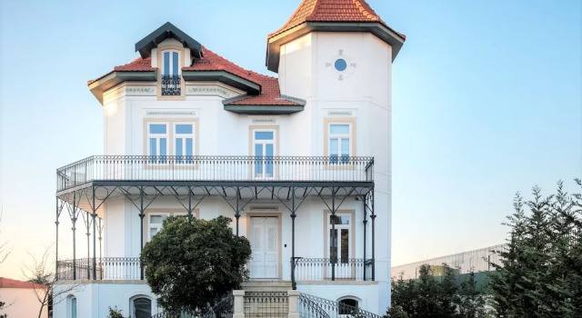 Seaview Castle by Cadenzalux, Забронировать Вилла Виллы Эшторил, рядом с Спортивный комплекс «Теннисный клуб Эшторила», Вилла