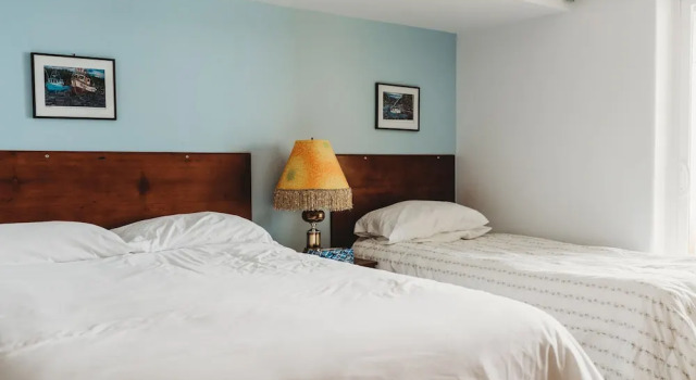 Четырёхместный номер Standard с балконом и с красивым видом из окна The Oceanfront Hotel