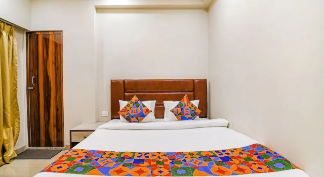 Номер Deluxe Fabhotel The Luxurie International