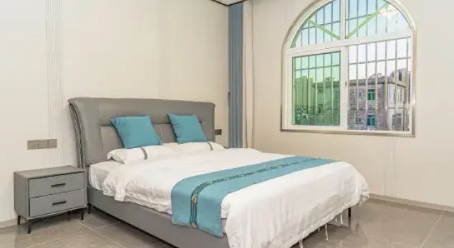 There's a hostel. Pingtan County railway station, Book Hotel Fuzhou Fujian
