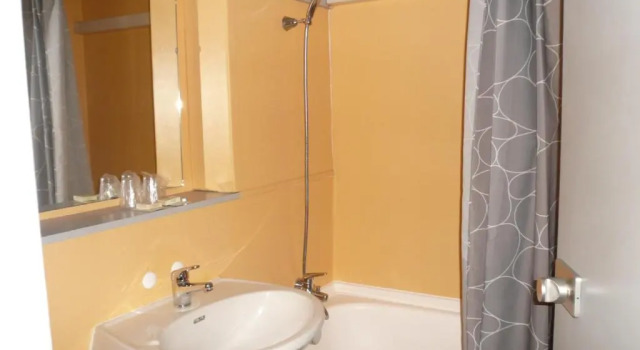 Номер Economy Hotel les Tourrades