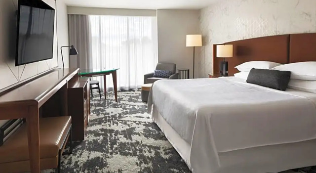 Двухместный номер Standard с видом на город Sheraton Vancouver Airport Hotel