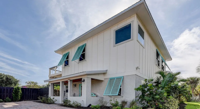 Sea Spray Beach House by Vtrips