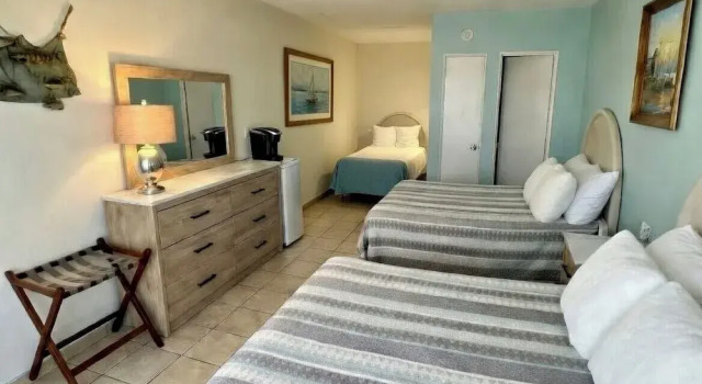 Пятиместный номер Standard Beach Colony Motel
