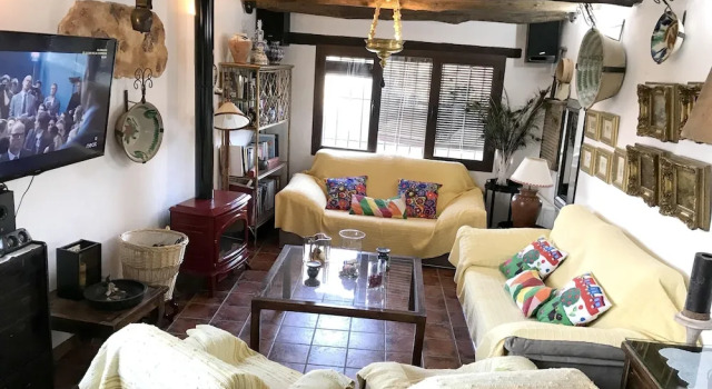 Chalet With 7 Bedrooms in Baza, With Wonderful Mountain View, Private, Varaa Mökki Mökit kohteessa Baza, Mökki