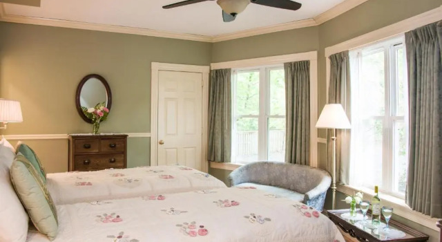 Люкс Deluxe Mira Monte Inn & Suites