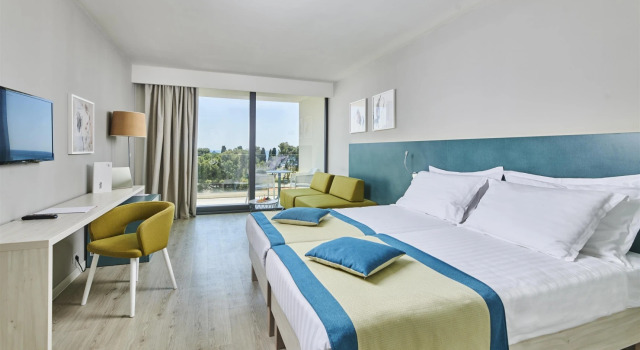 Семейный номер Classic с балконом Hotel Sipar Plava Laguna