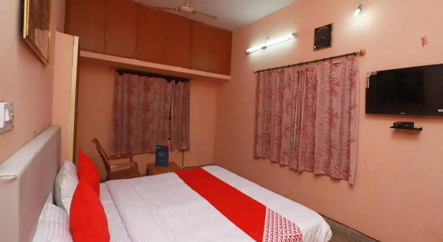 Omm Sai Plaza by OYO Rooms, Varaa Hotelli 3 tähden hotellit kohteessa Orissa, 3*