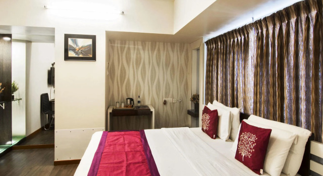 OYO Premium 091 Vile Parle East, Забронировать Отель Отели штата Махараштры 3 звезды, 3*